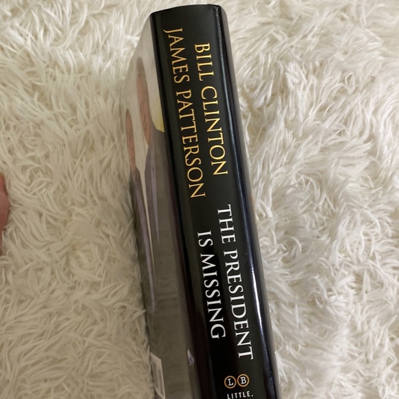 THE PRESIDENT IS MISSING a NOVEL by BILL CLINTON & JAMES PATTERSON EUC - Picture 2 of 4
